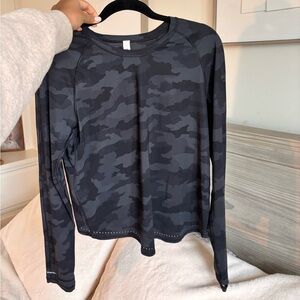 Never worn Lululemon rise and run black camo long sleeve!
